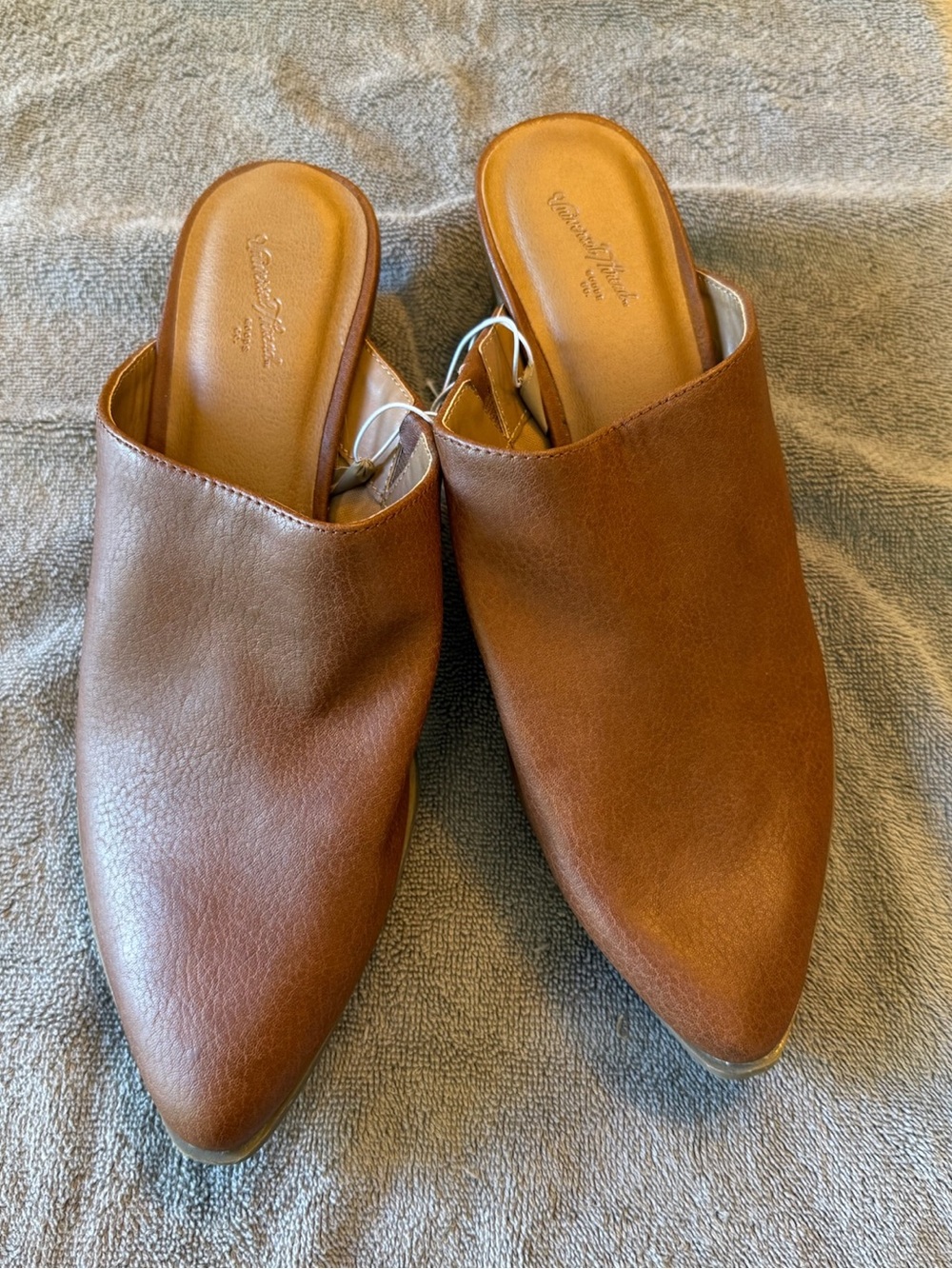 NEW WITH TAGS Women's Pointed Toe Mule in Brown